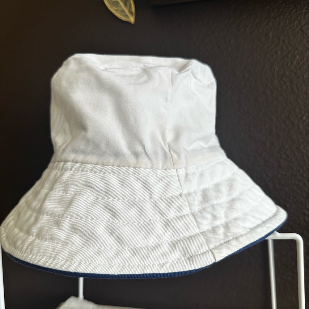Hello Kitty Bucket Hat - Picture 9 of 11